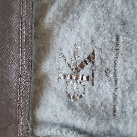 Calvin Klein capri/cropped Joggers (A) - Picture 6 of 7